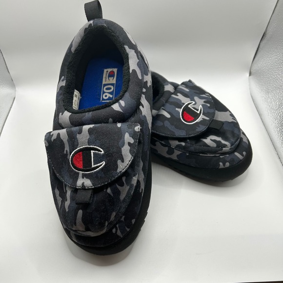 Champion Other - Champion Kids Camo Indoor/Outdoor Slippers with pockets size 6Y